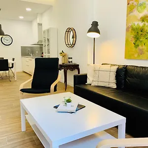 Homely Luxury Atarazanas Apartment Málaga